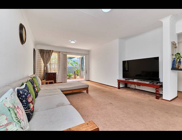 2 BEDROOM SIMPLEX FOR SALE IN PRESIDENT RIDGE